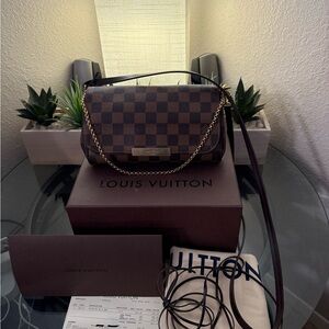 LOUIS VUITTON Damier Ebene
Favorite PM Crossbody Bag brown